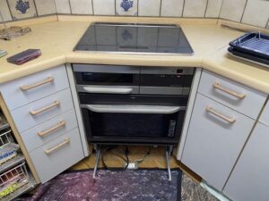 愛知キッチン取付け隊　電気オーブンの取替　施工前